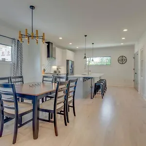 Luxury Downtown Nash/roofdeck/11 Beds Holiday home Nashville
