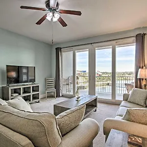 Lakefront With Community Pools - Walk To Apartment